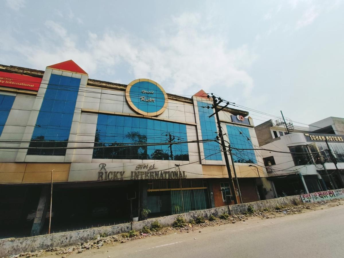 Hotel Ricky International Amritsar Exterior photo