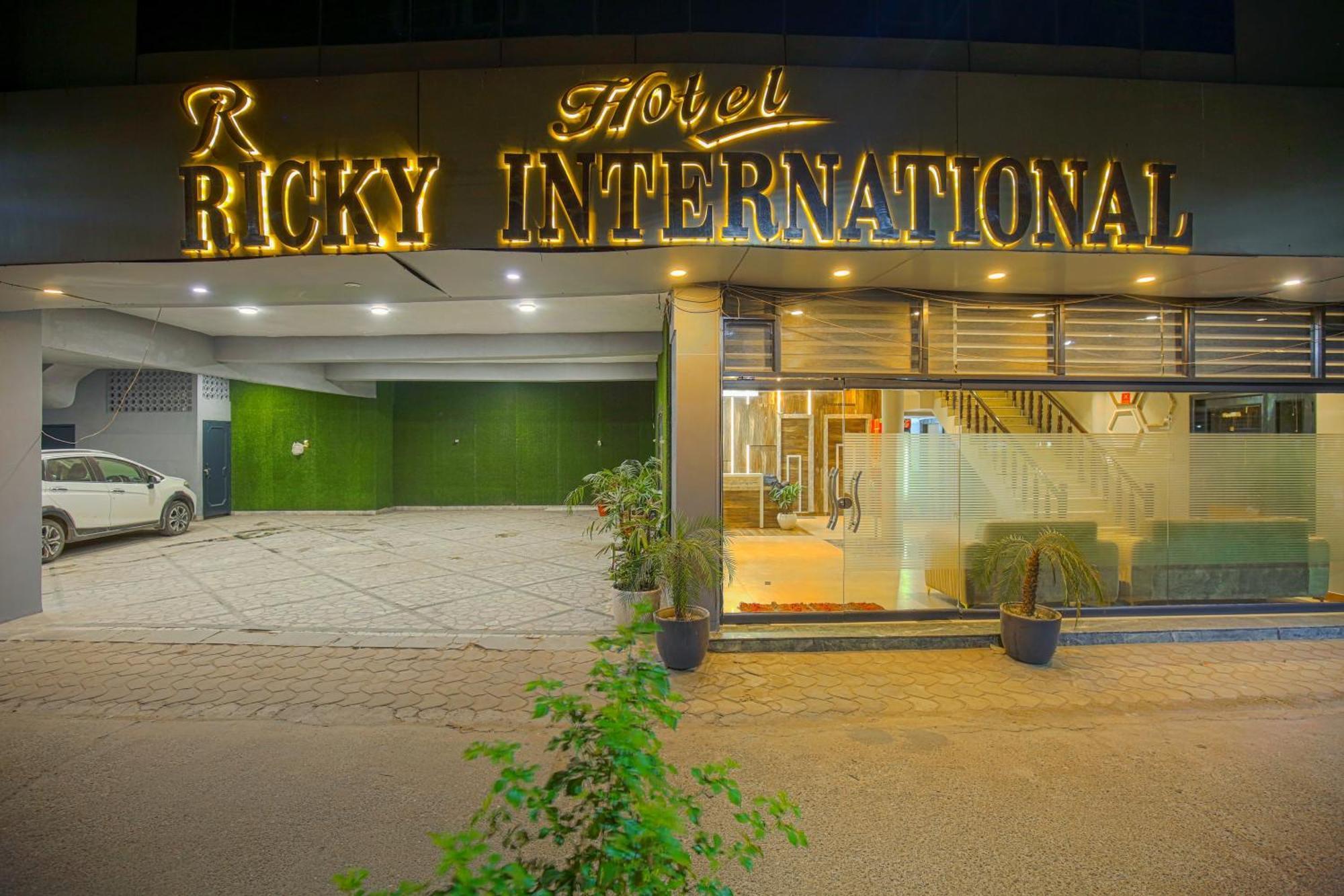 Hotel Ricky International Amritsar Exterior photo